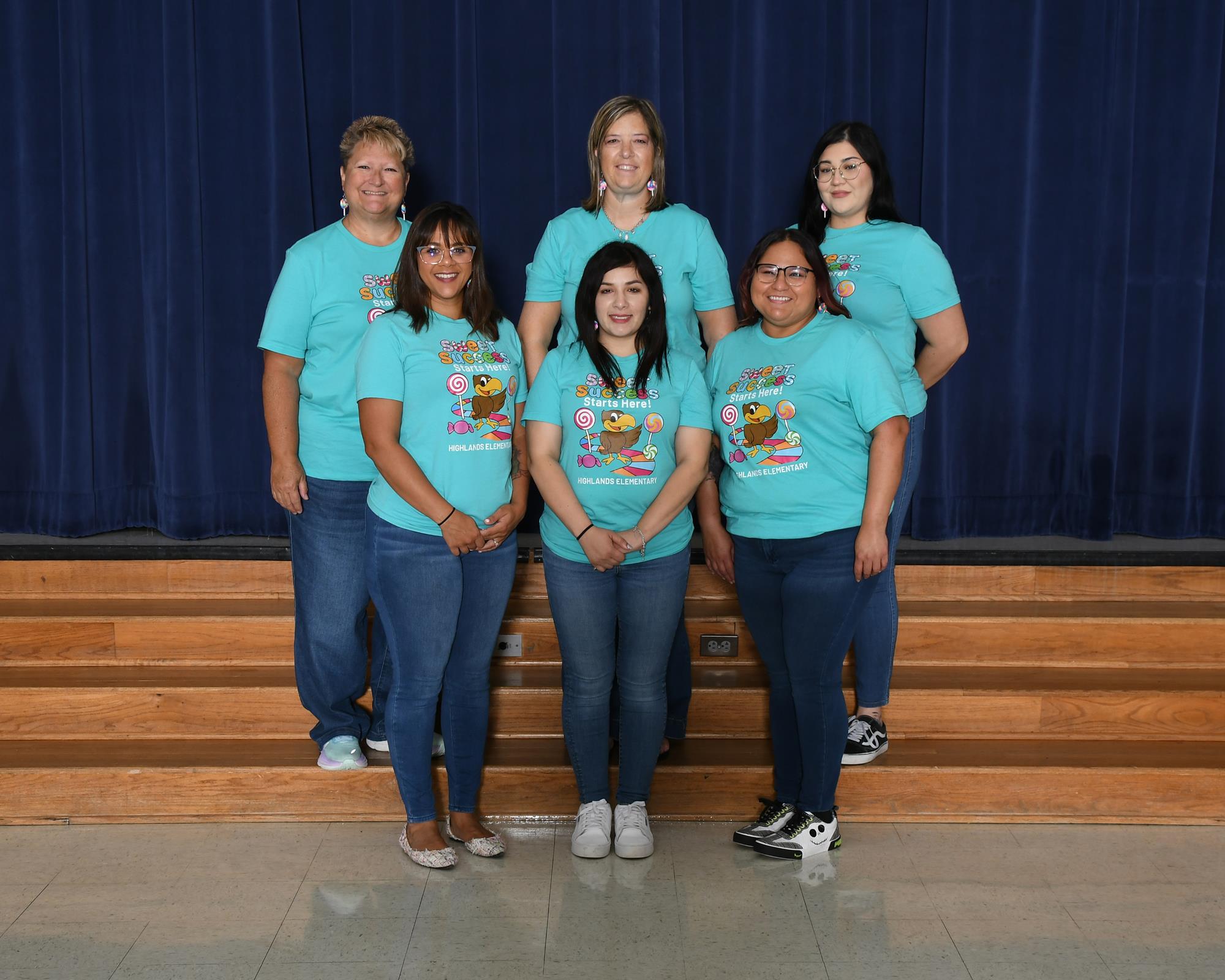 5th grade teacher group picture 